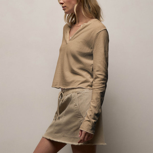 Slub Jersey Long Sleeve Henley In Light Khaki Pigment | James Perse Los Angeles