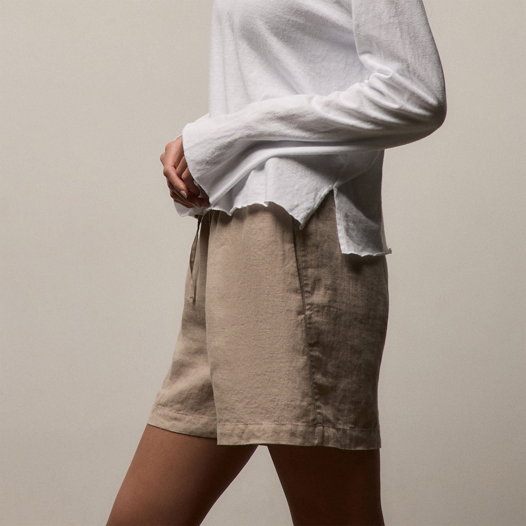 Slub Jersey Long Sleeve Tee in White | James Perse Los Angeles