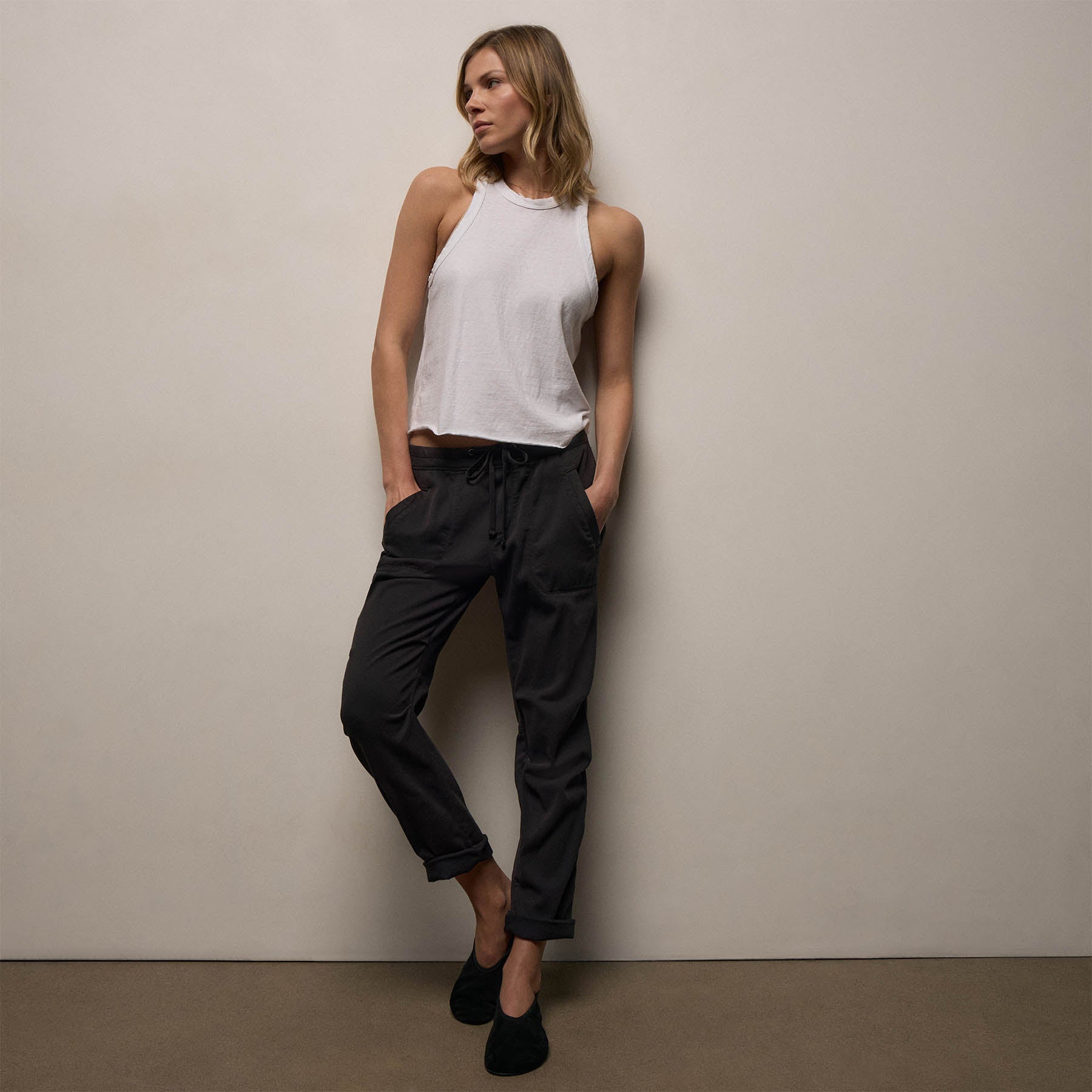Soft Drape Pant in Carbon Pigment | James Perse Los Angeles