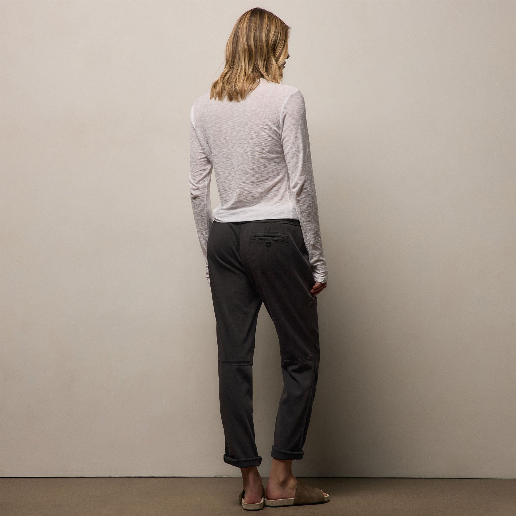 Soft Drape Pant in Carbon Pigment | James Perse Los Angeles