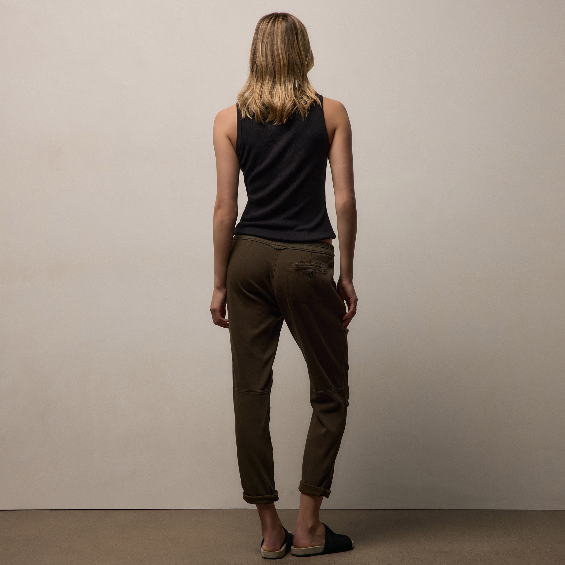 Soft Drape Pant in Smoky Green Pigment | James Perse Los Angeles
