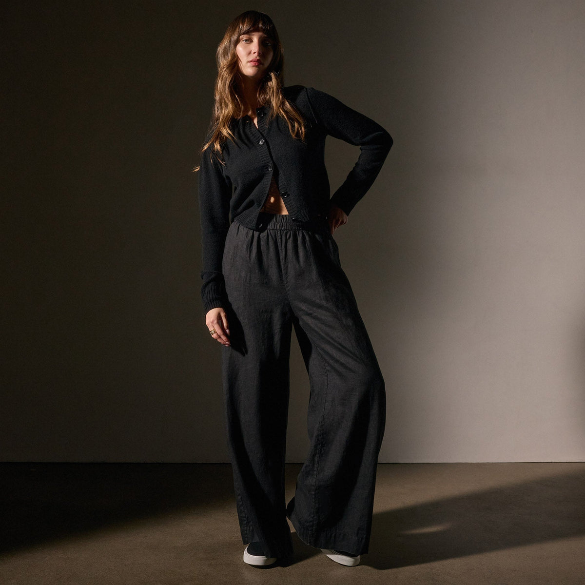 Lightweight Linen Wide Leg Pnt in Black | James Perse Los Angeles