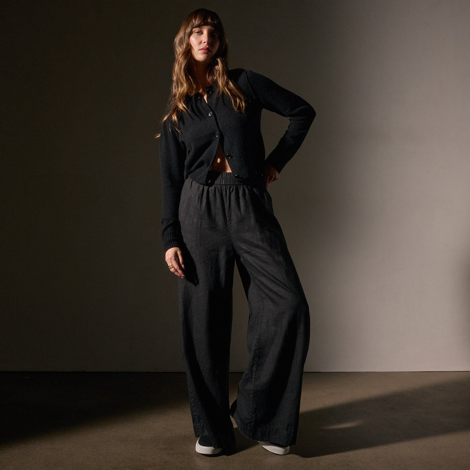 Lightweight Linen Wide Leg Pnt in Black | James Perse Los Angeles