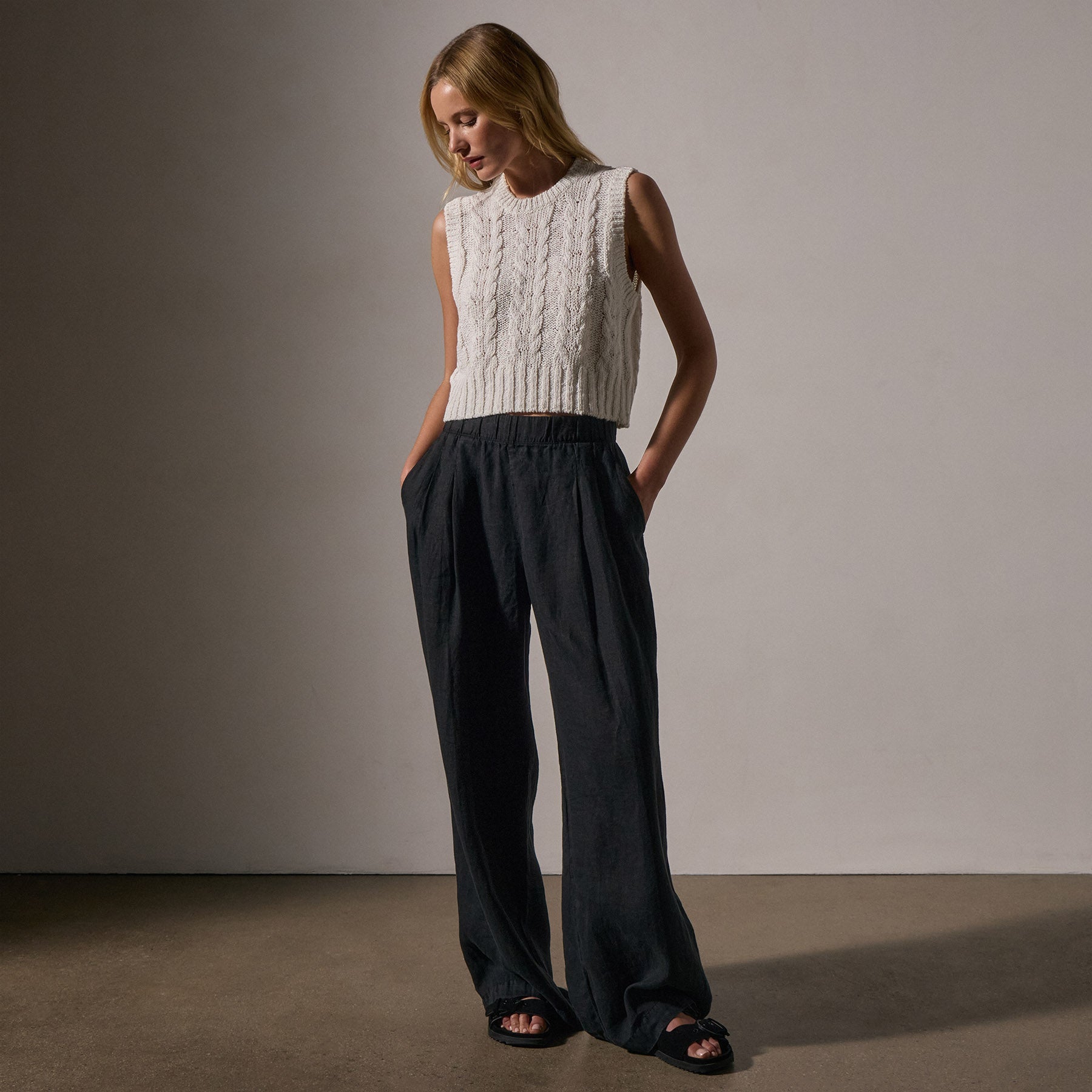 Lightweight Linen Elastic Pant in Black | James Perse Los Angeles