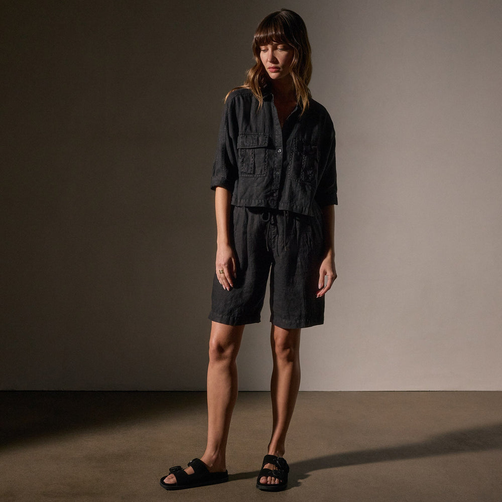 Pocket Cropped Shirt in Black | James Perse Los Angeles