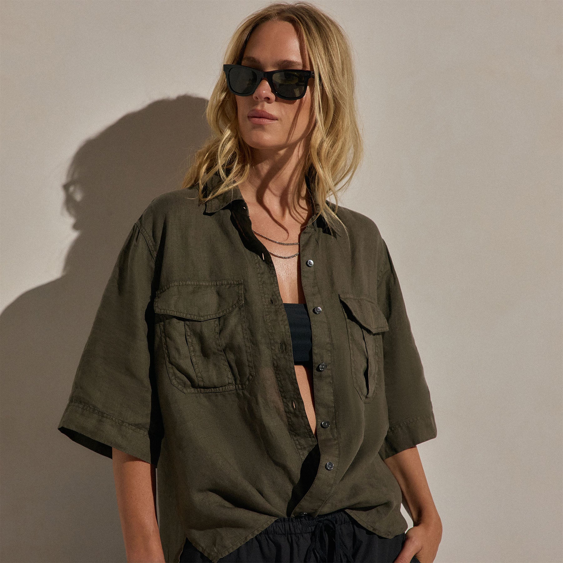Linen Short Sleeve Utility Shirt in Army Green Pigment | James Perse Los Angeles