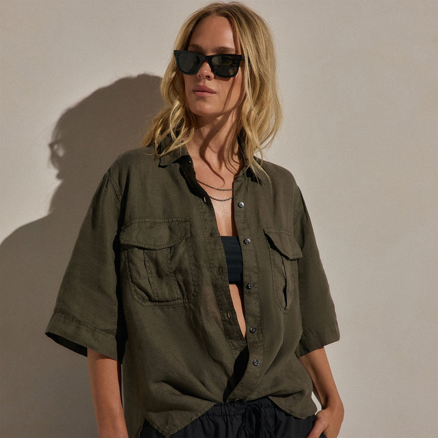 Linen Short Sleeve Utility Shirt in Army Green Pigment | James Perse Los Angeles