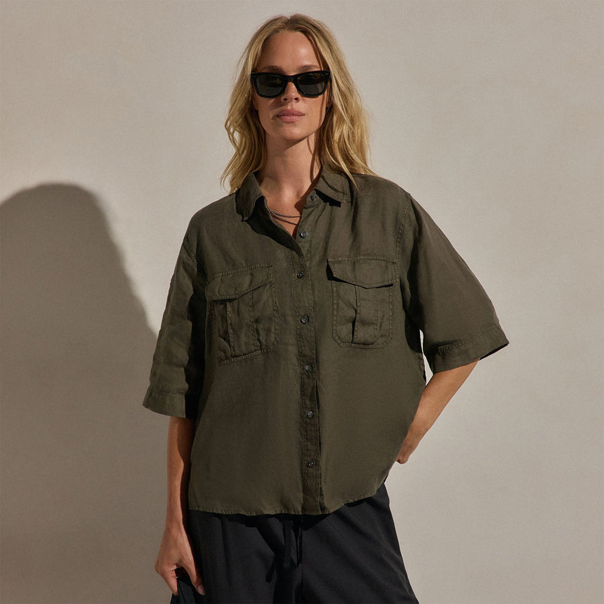 Linen Short Sleeve Utility Shirt in Army Green Pigment | James Perse Los Angeles