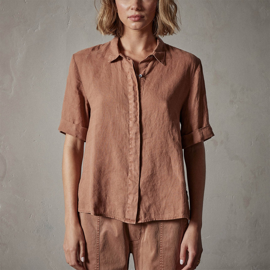 Lightweight Linen Short Sleeve Shirt in Nutmeg Pigment | James Perse Los Angeles