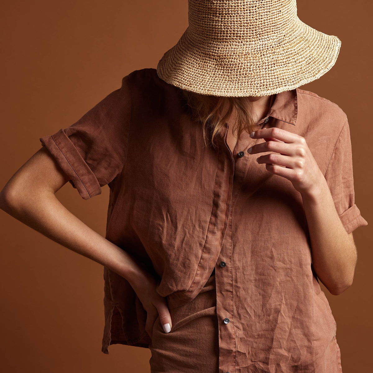 Short Sleeve Linen Shirt in Nutmeg Pigment | James Perse Los Angeles