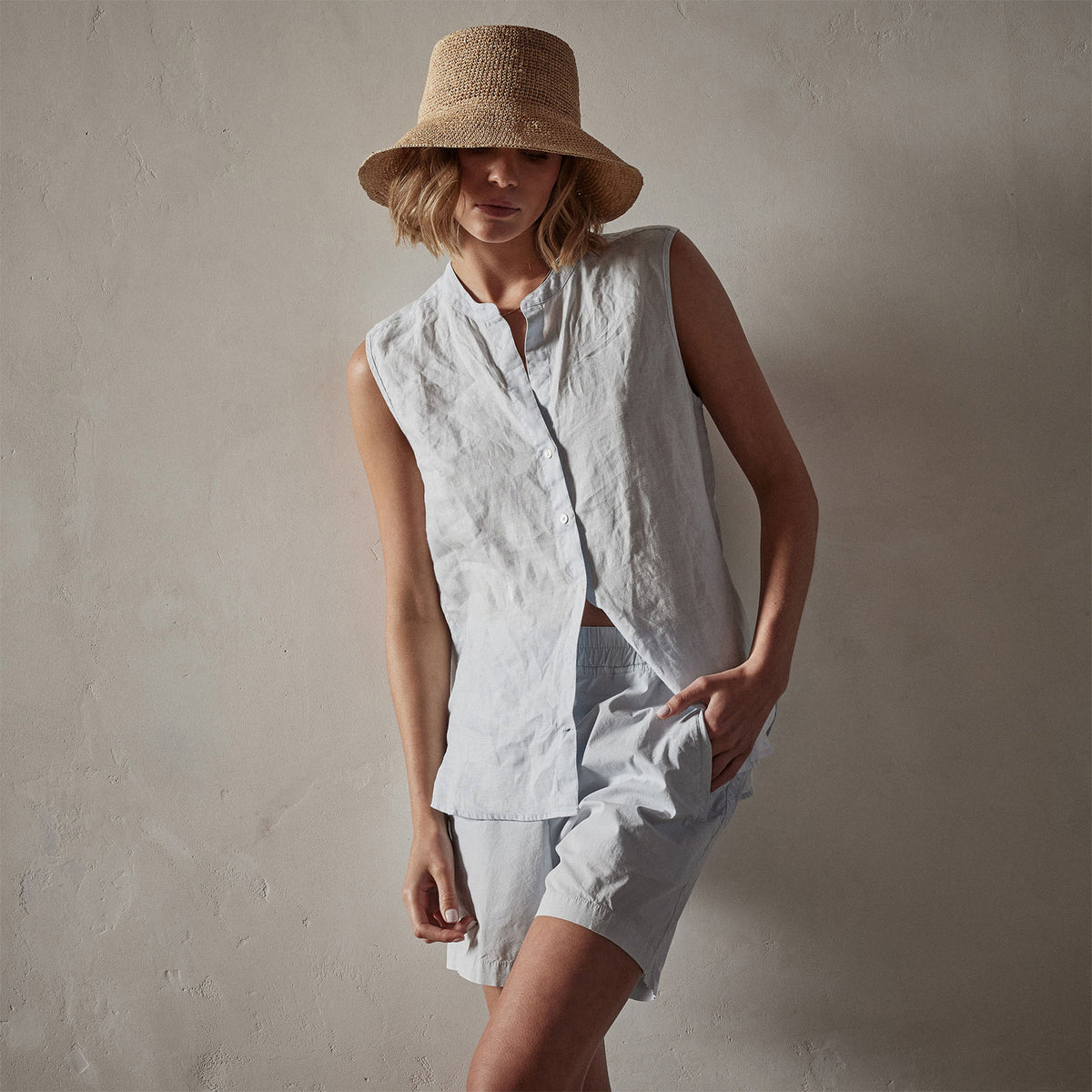 Double Dye Sleeveless Linen Shirt in Memory Pigment | James Perse Los Angeles