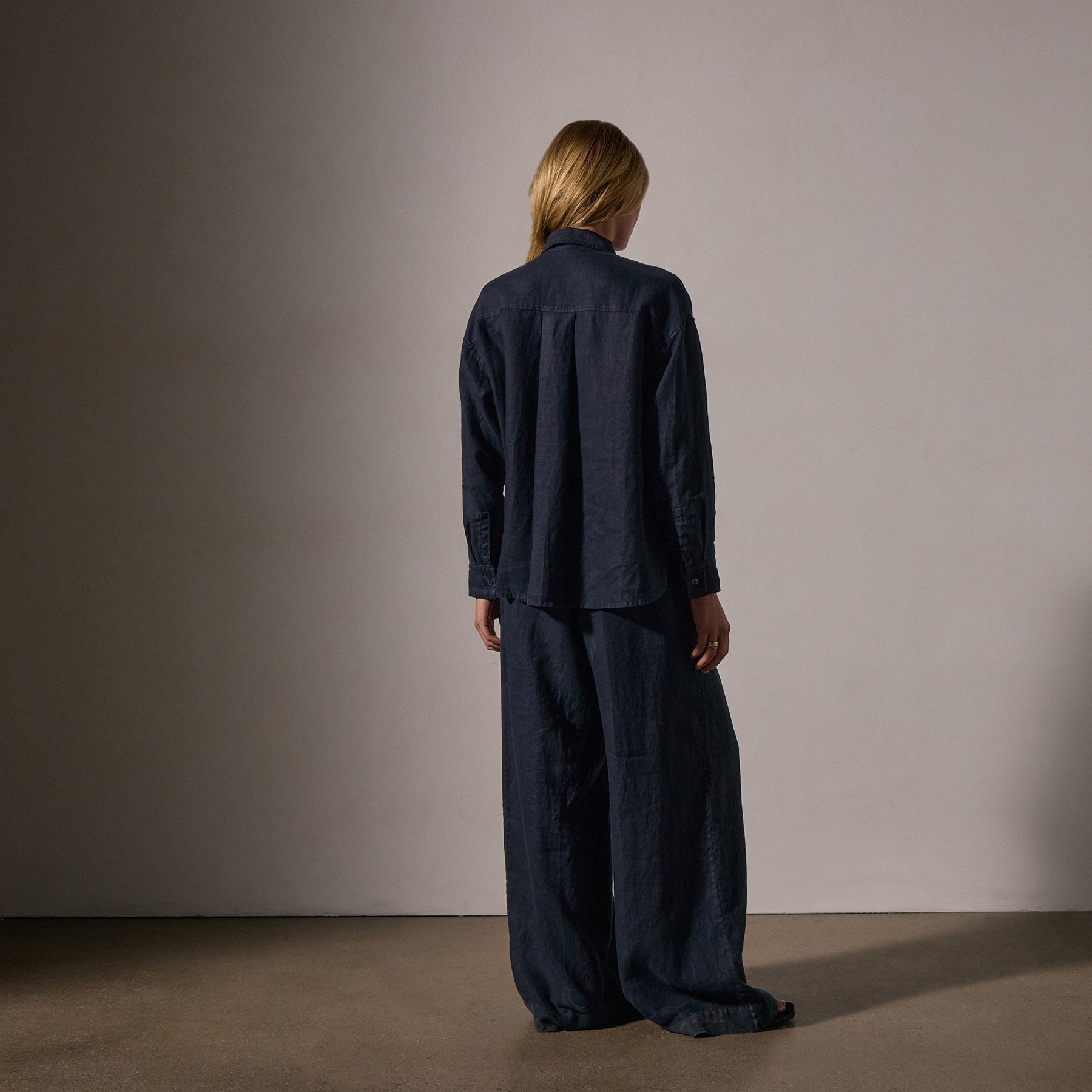 Linen Oversized Shirt in Classic Navy | James Perse Los Angeles