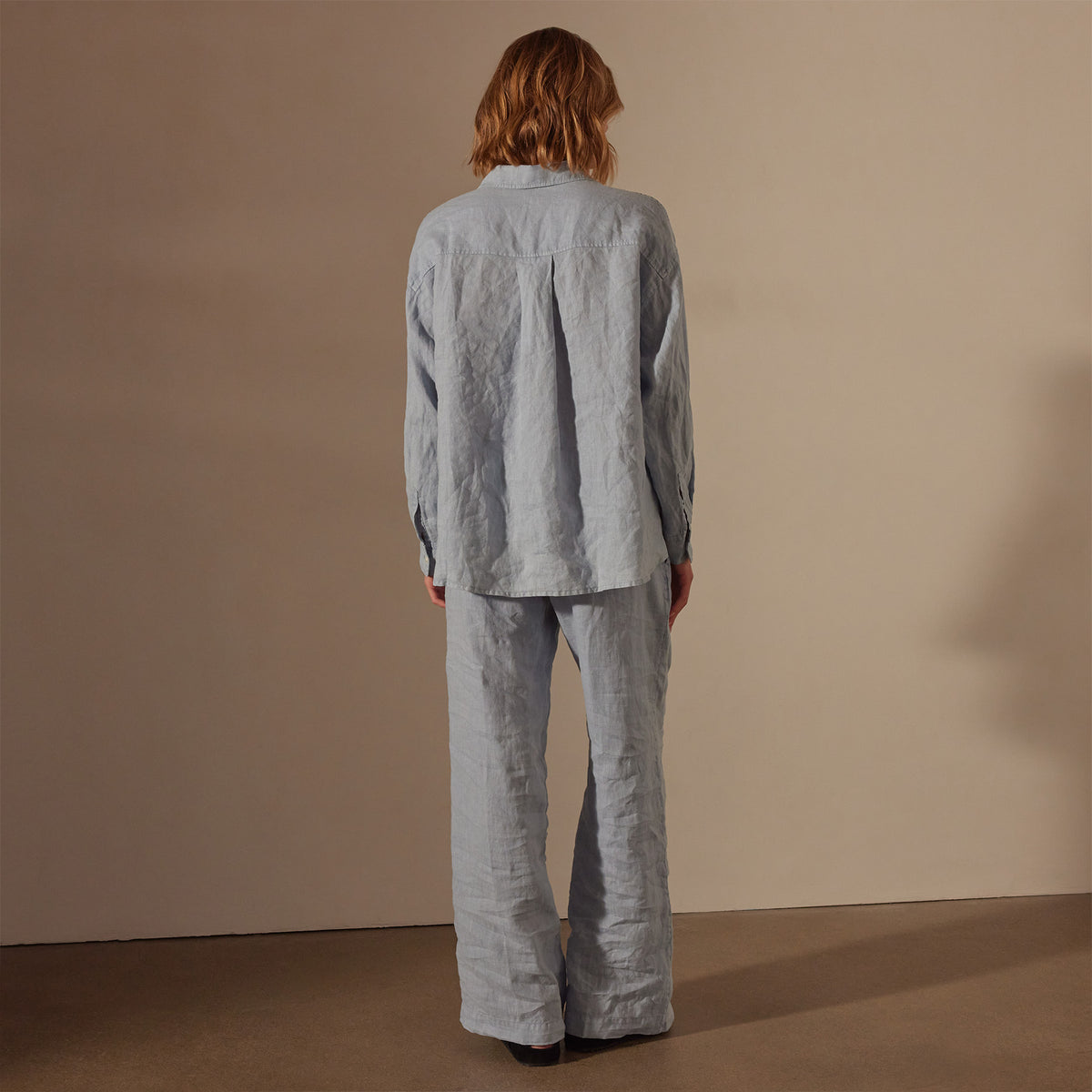 Linen Oversized Shirt in Open Sky Pigment | James Perse Los Angeles