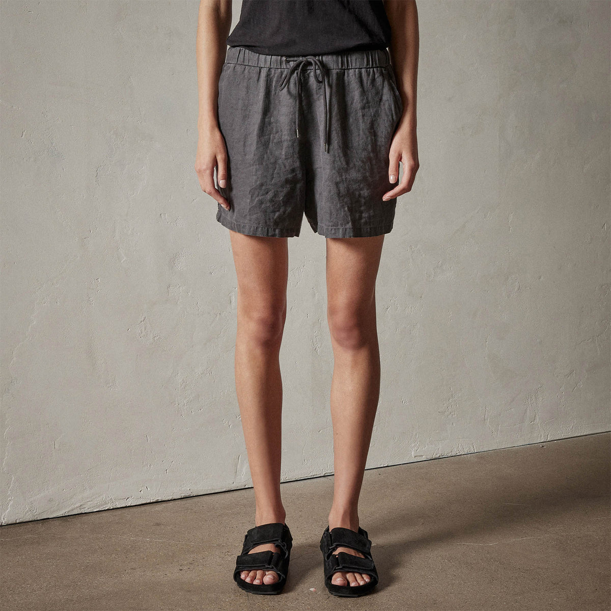 Lightweight Linen Short in Magma Pigment | James Perse Los Angeles