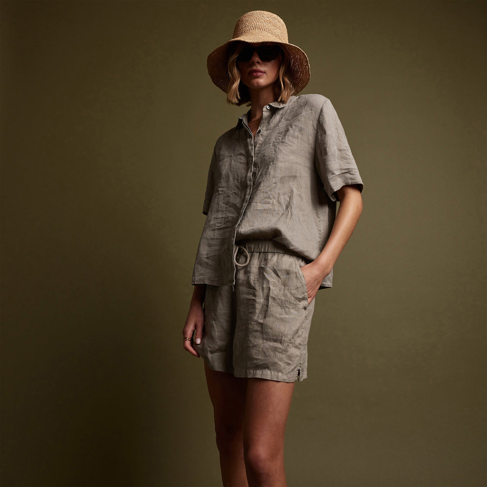 Lightweight Linen Short in Silt Pigment | James Perse Los Angeles