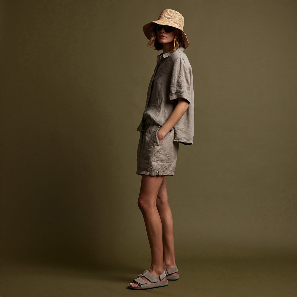 Lightweight Linen Short in Silt Pigment | James Perse Los Angeles