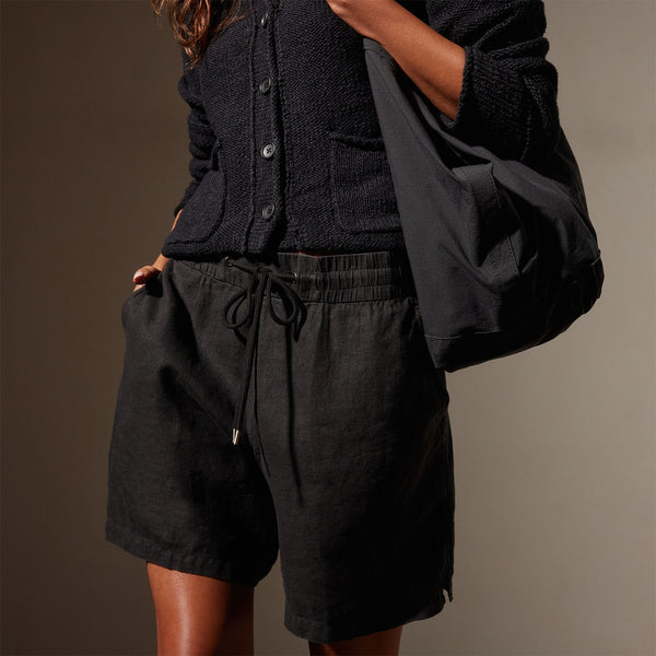 Relaxed Fit Linen Short in Black | James Perse Los Angeles