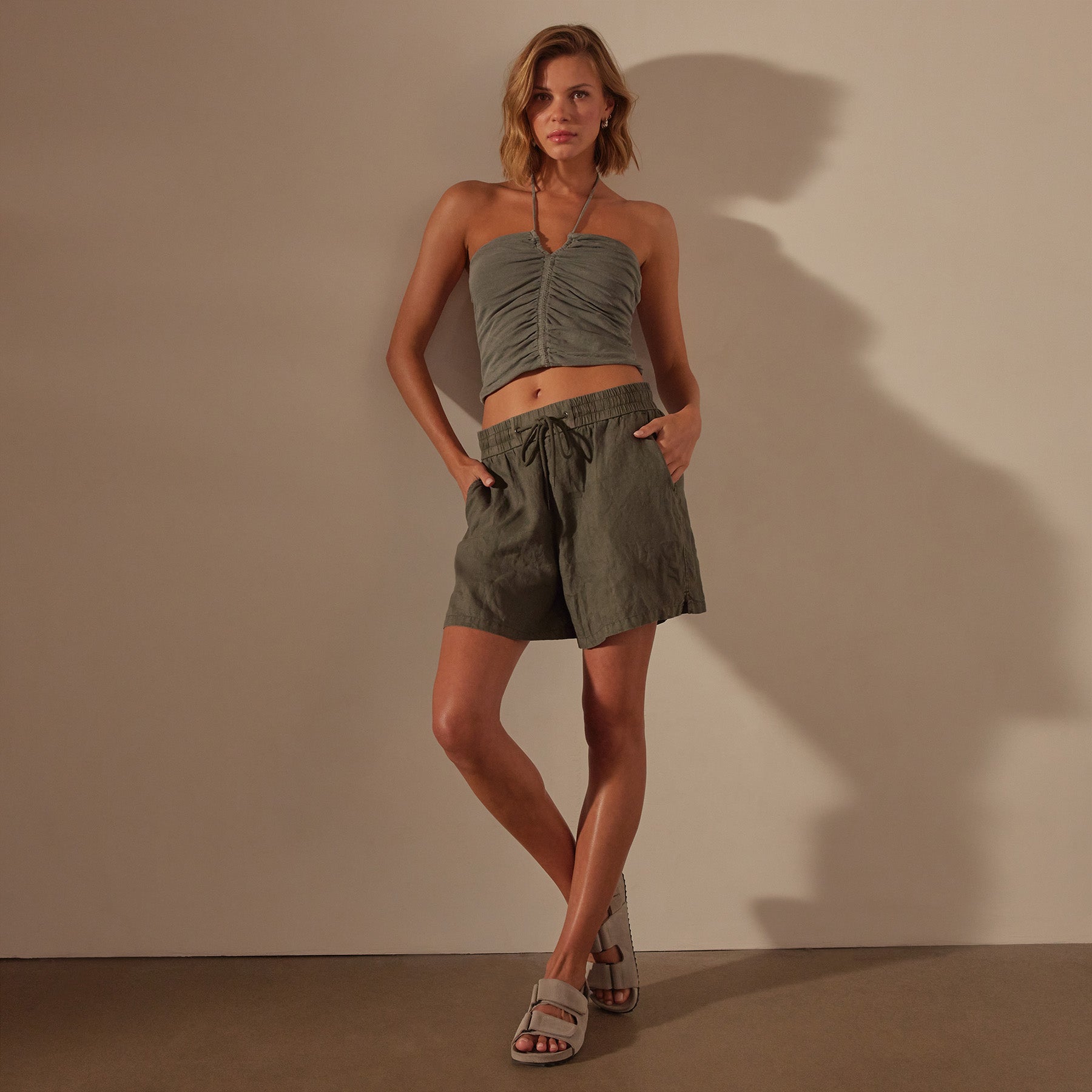 Relaxed Fit Linen Short in Palm Pigment | James Perse Los Angeles