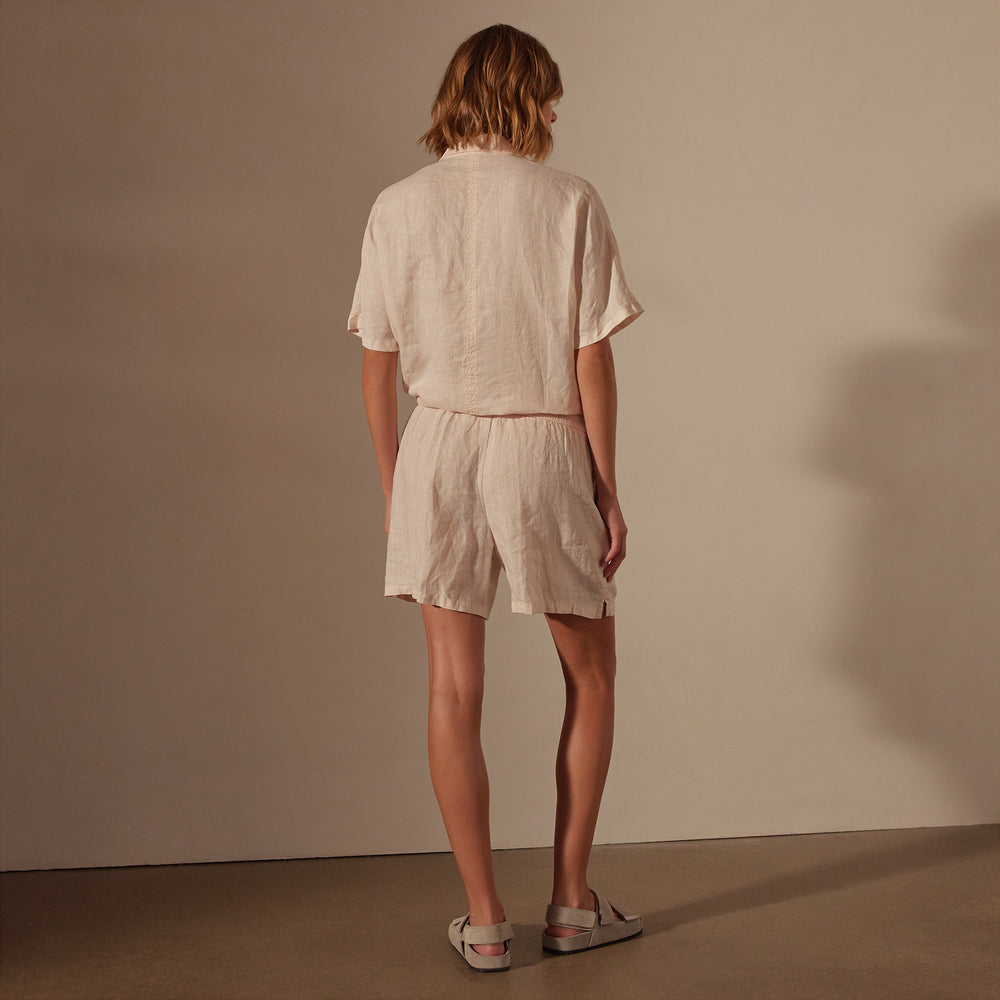 Relaxed Fit Linen Short in Zephyr Pigment | James Perse Los Angeles