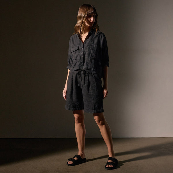 Pleated Linen Bermuda Short in Black | James Perse Los Angeles