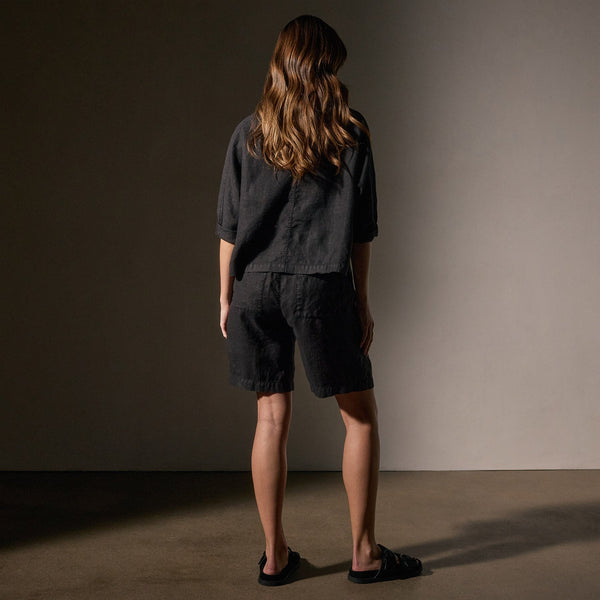 Pleated Linen Bermuda Short in Black | James Perse Los Angeles