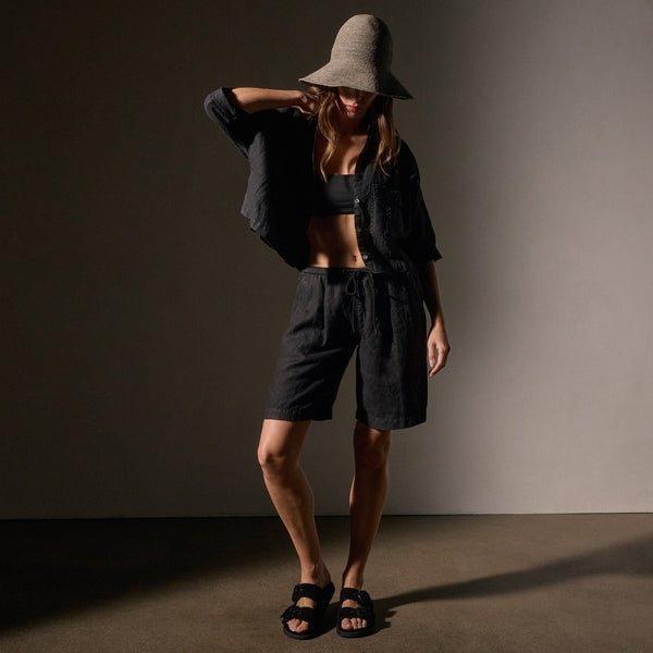 Pleated Linen Bermuda Short in Black | James Perse Los Angeles