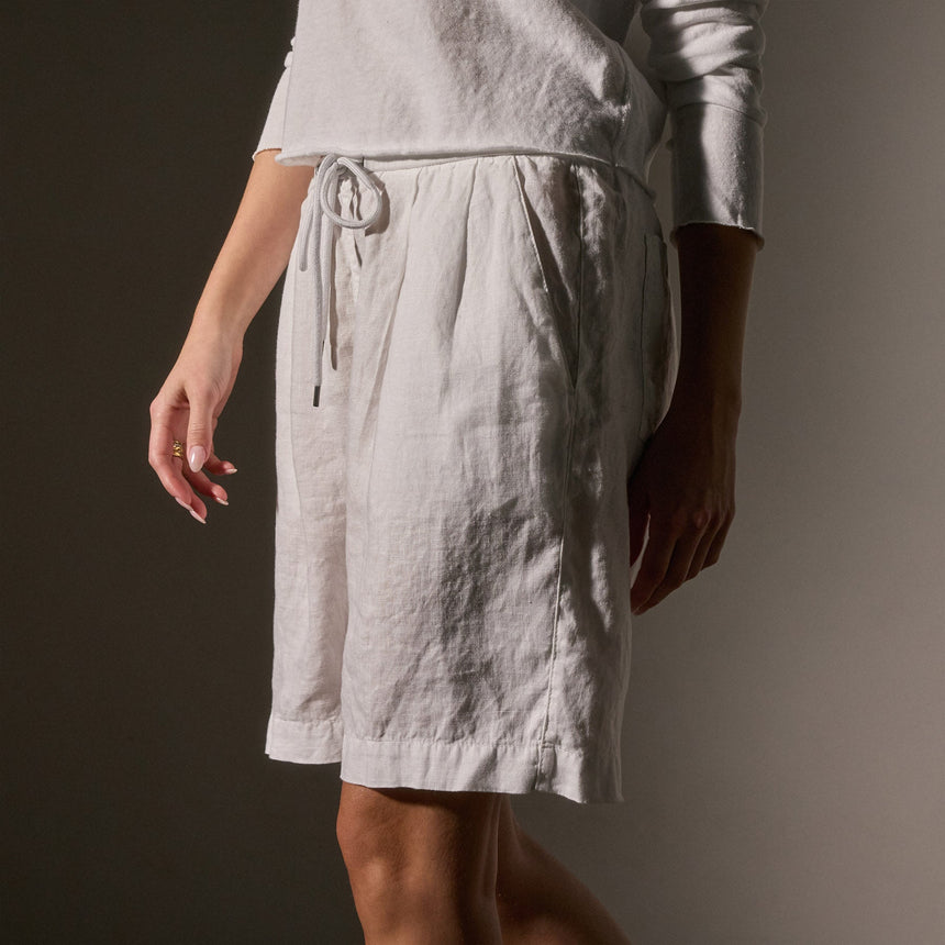 Pleated Linen Bermuda Short in White | James Perse Los Angeles