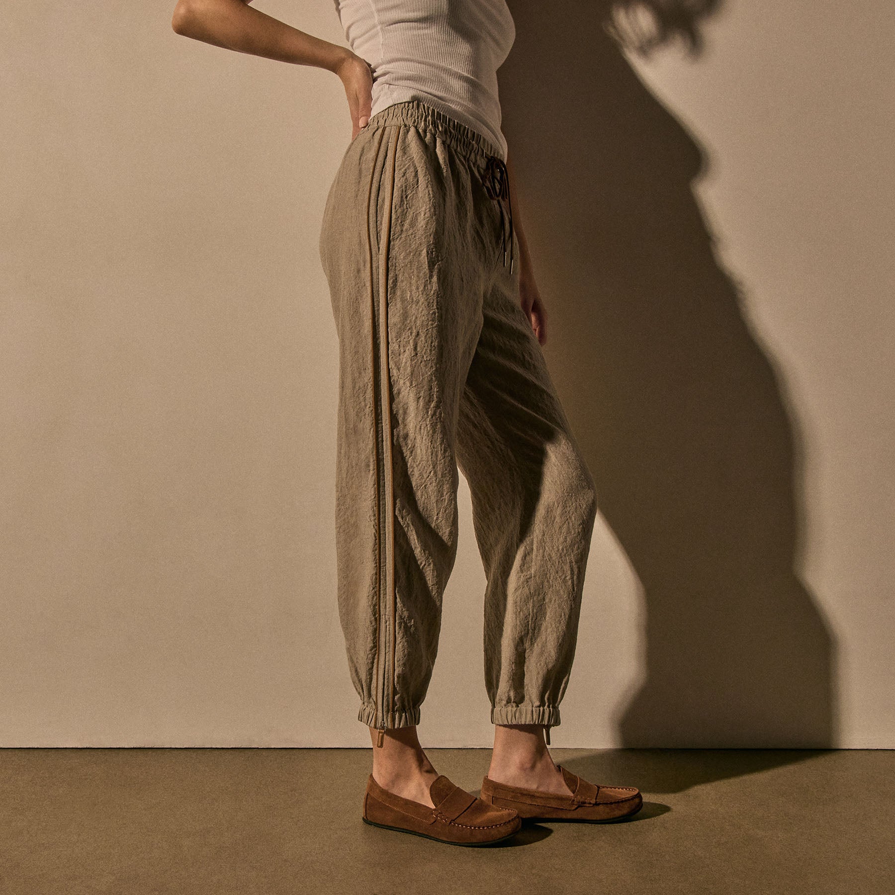 Linen Pant With Suede Piping - Natural/Tabacco | James Perse Los
