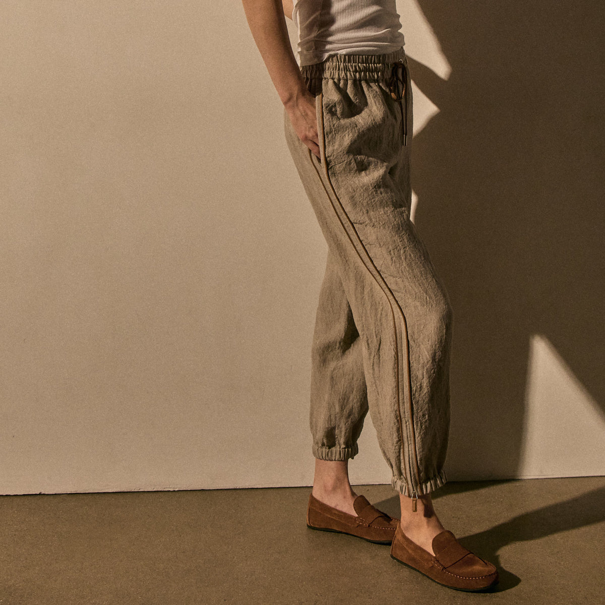 Linen Pant W Suede Piping in Natural/Tabacco | James Perse Los Angeles