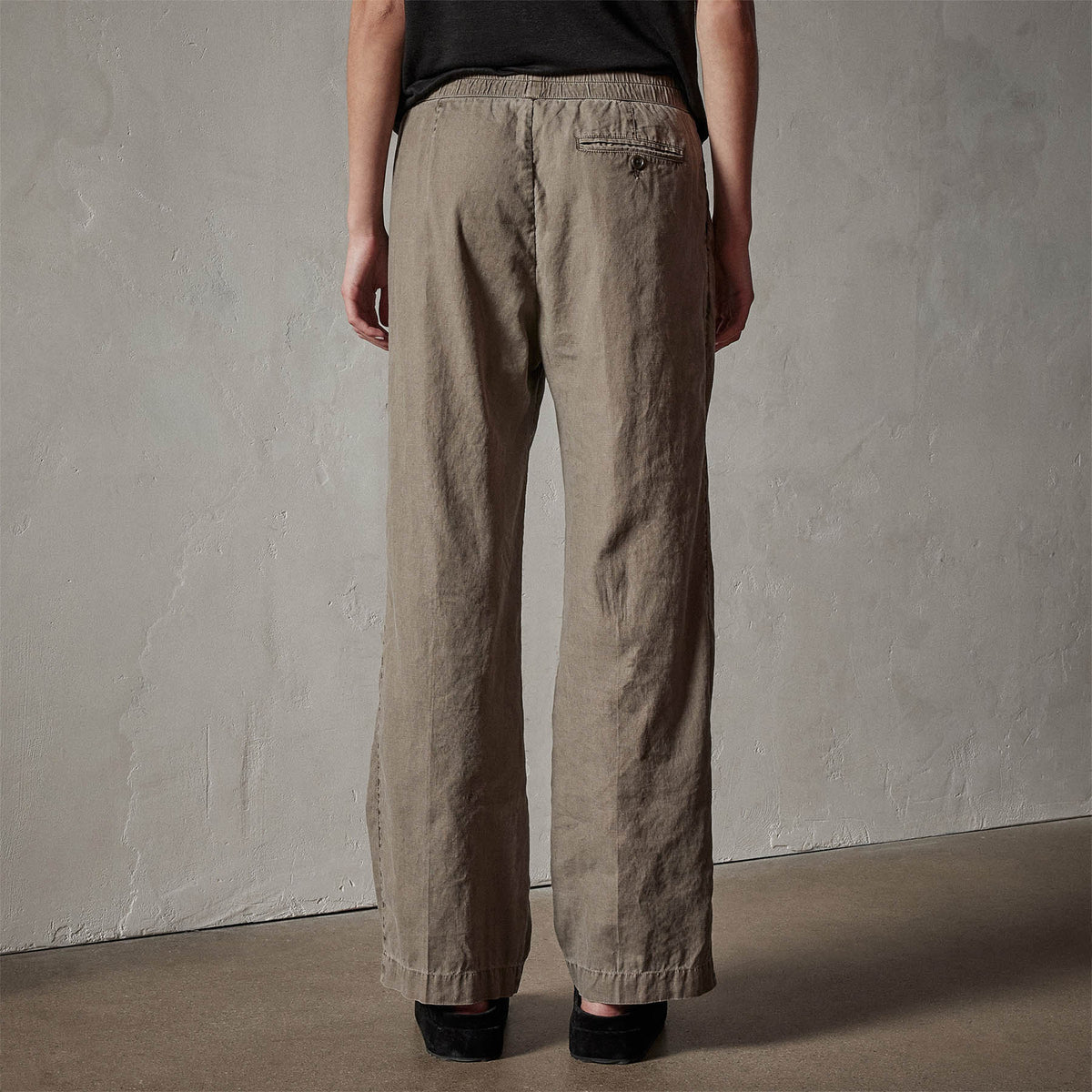 Canyon Linen Pant in Ammo Pigment | James Perse Los Angeles