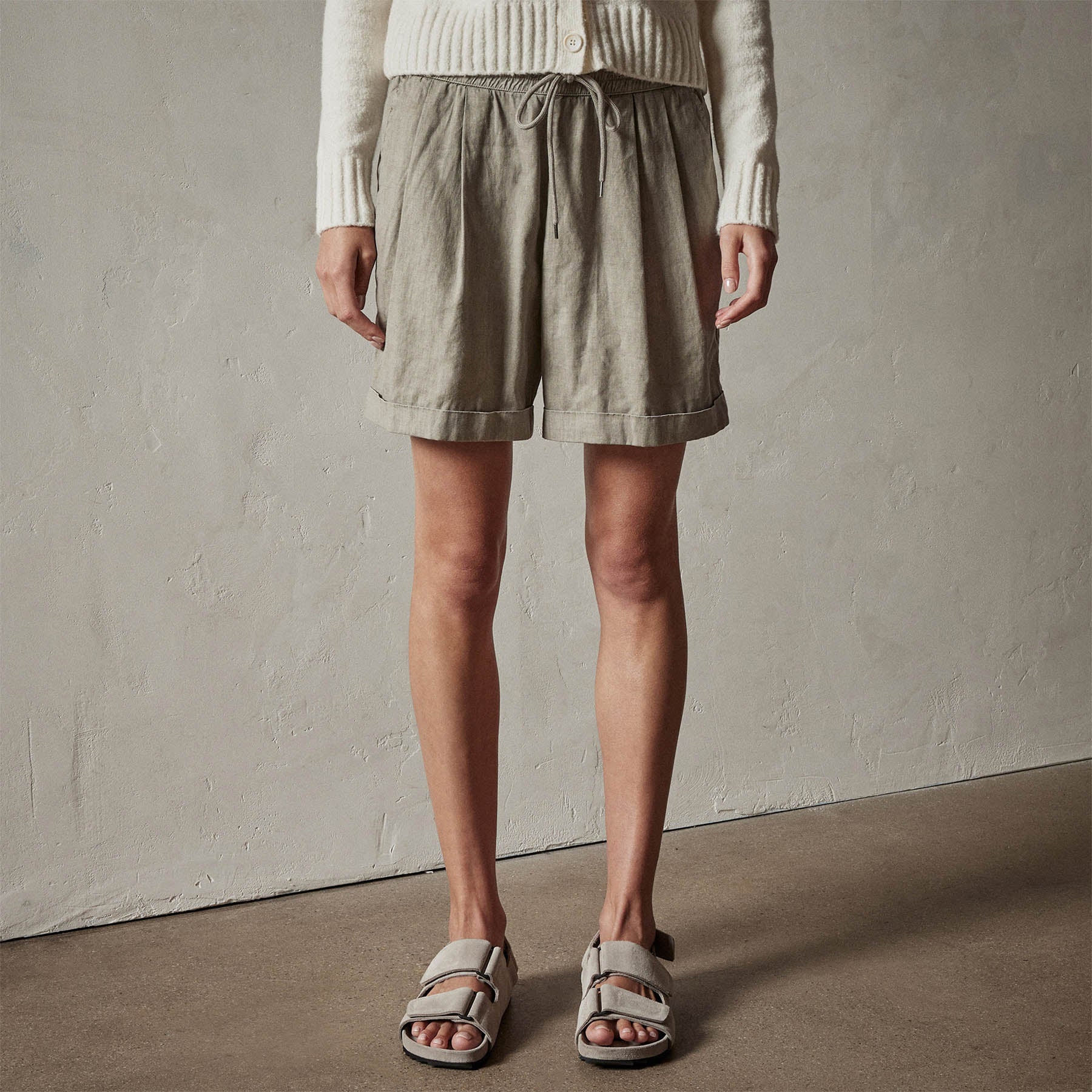 Canyon Linen Blend Short in Silt Pigment | James Perse Los Angeles