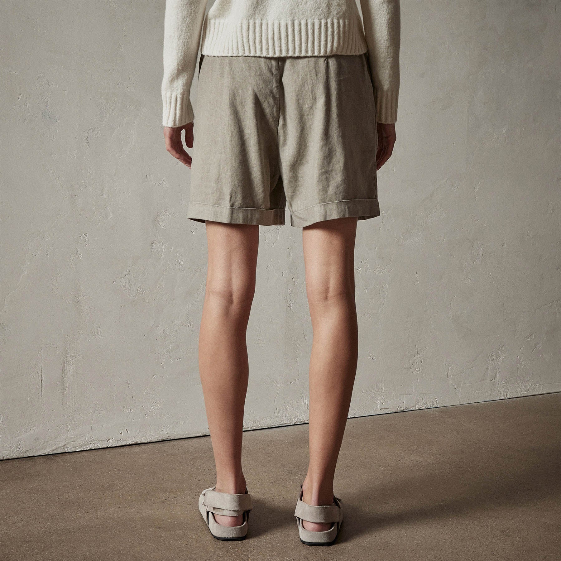 Canyon Linen Blend Short in Silt Pigment | James Perse Los Angeles