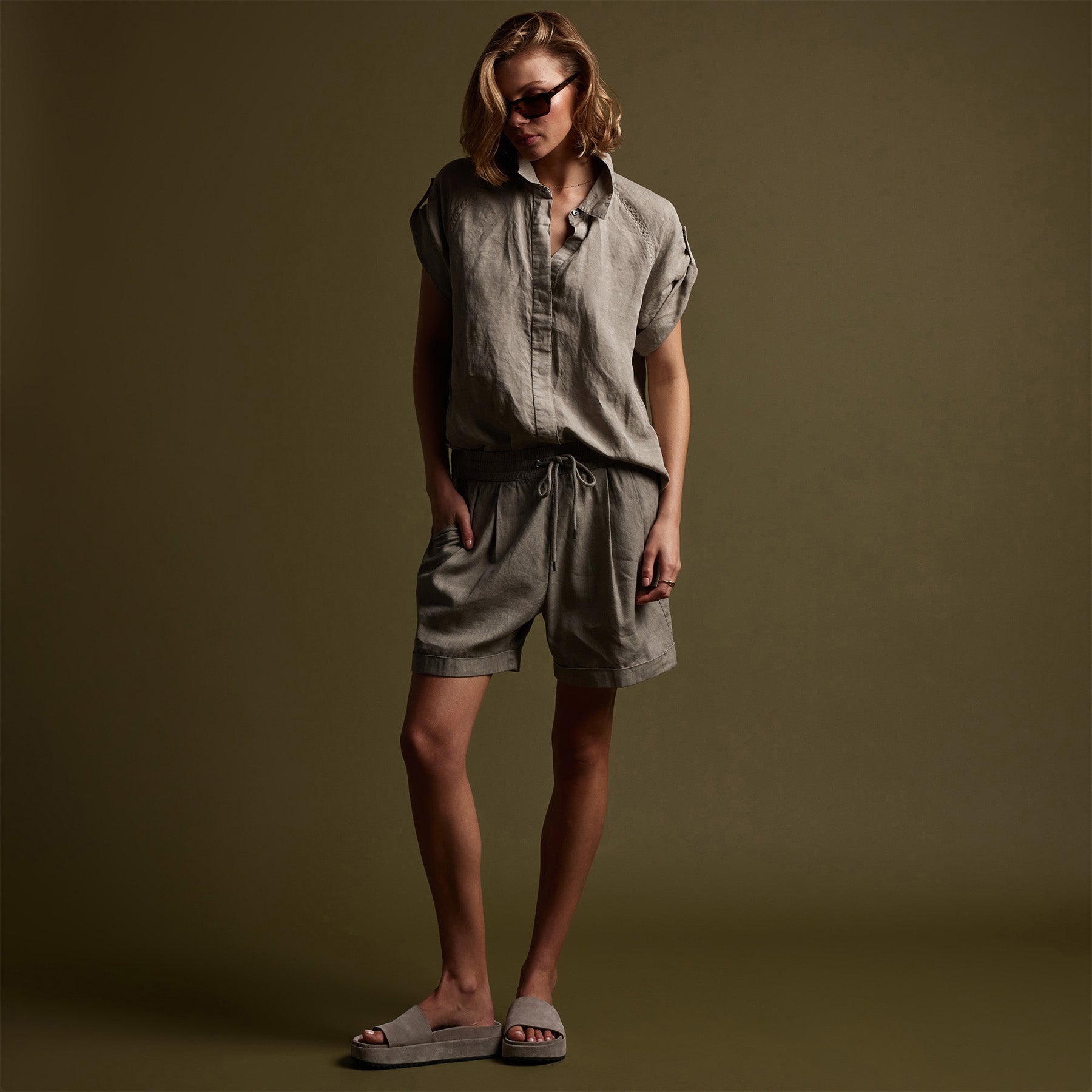 Canyon Linen Blend Short in Silt Pigment | James Perse Los Angeles