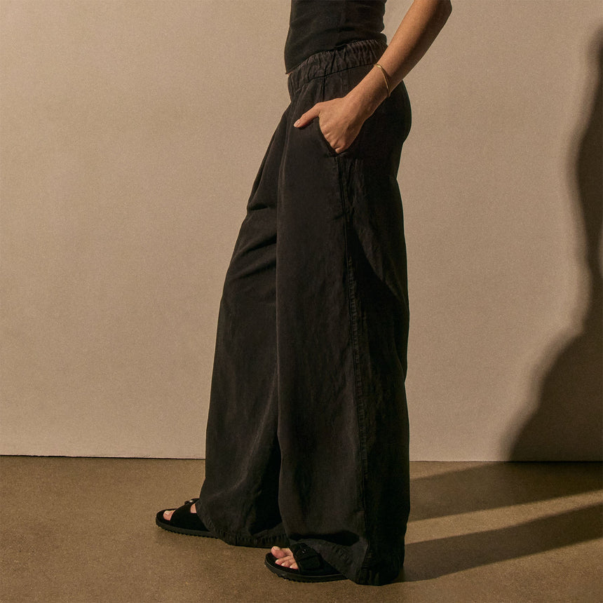Lyocell Blend Elevated Trouser in Black | James Perse Los Angeles