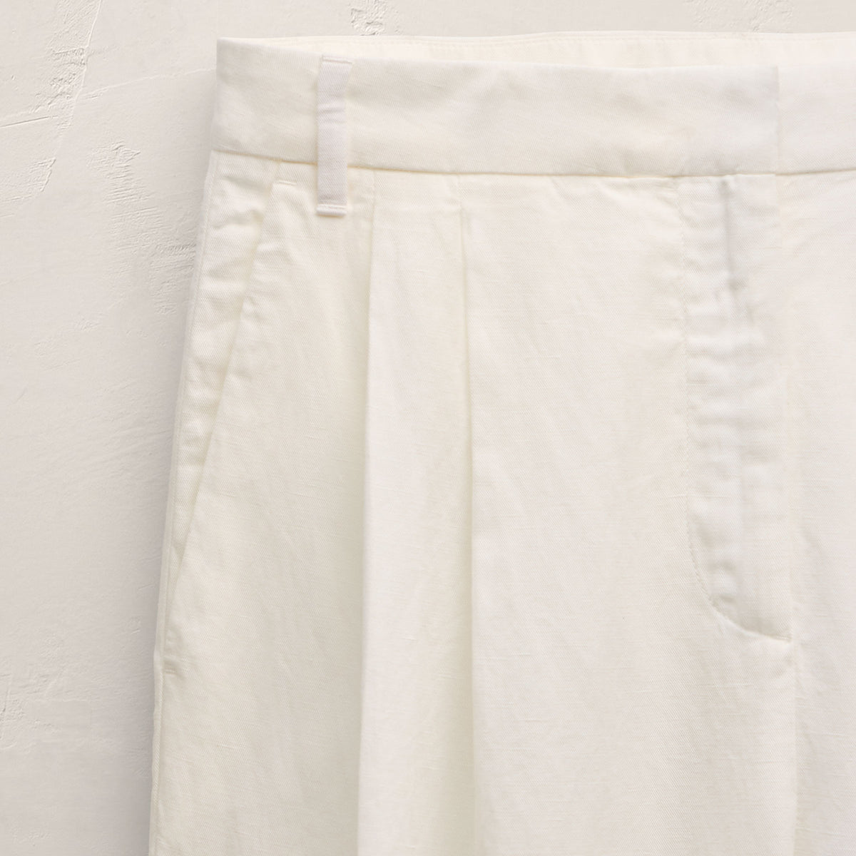 Twill Pleated Trouser In Off White | James Perse Los Angeles