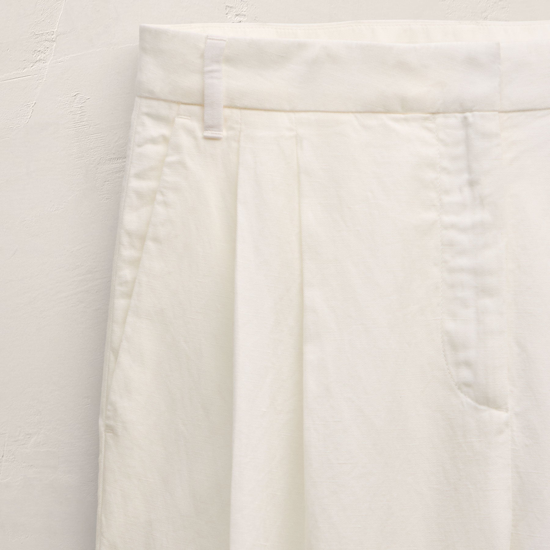 Twill Pleated Trouser In Off White | James Perse Los Angeles