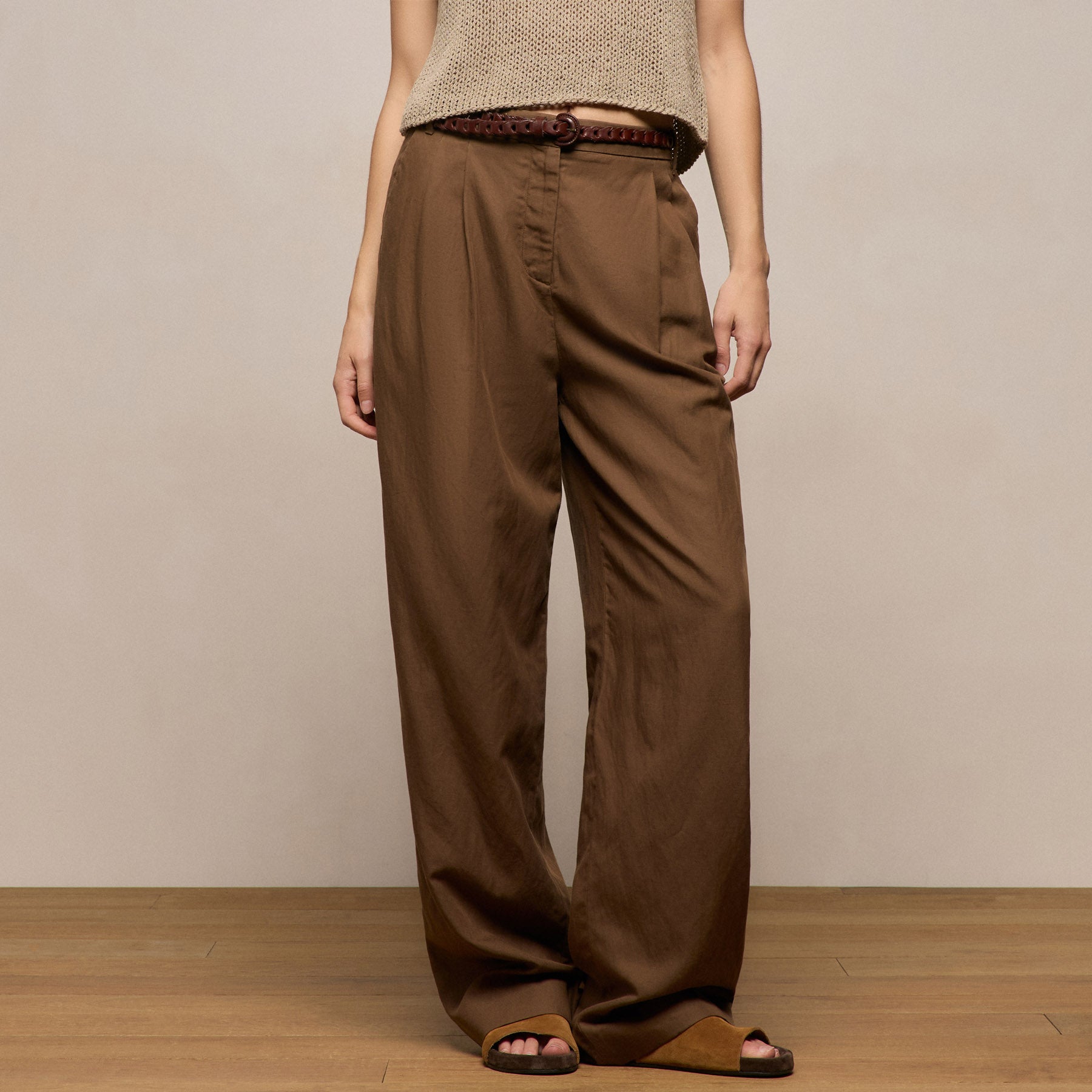 Twill Pleated Trouser in Truffle | James Perse Los Angeles