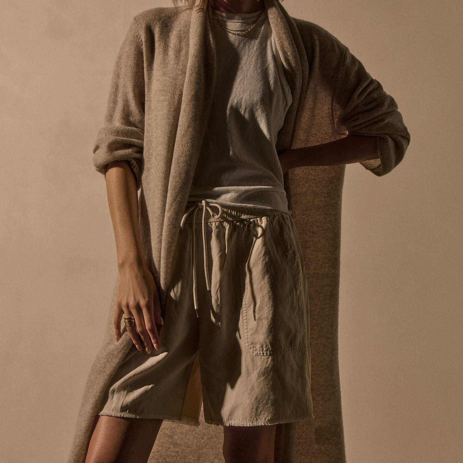 Lightweight Utility Short in Alabaster Pigment | James Perse Los Angeles