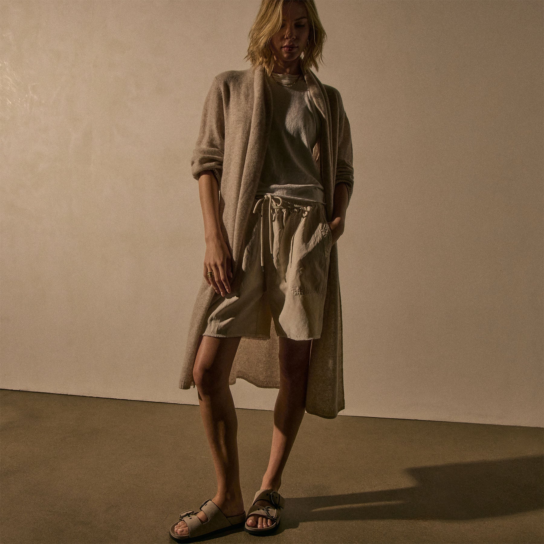Lightweight Utility Short in Alabaster Pigment | James Perse Los Angeles