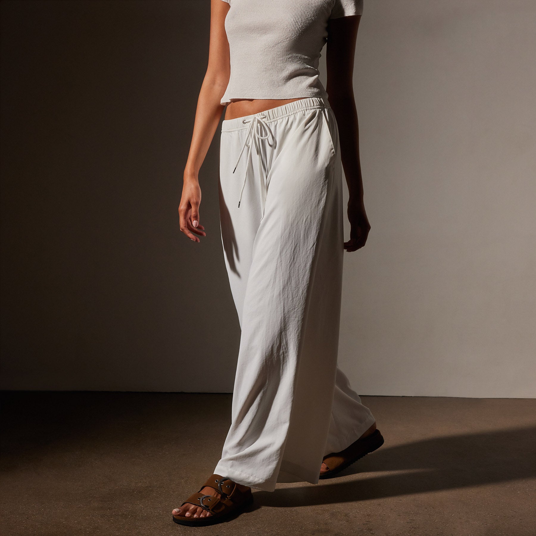 Lightweight Matte Sateen Wide Leg Pant - White | James Perse Los