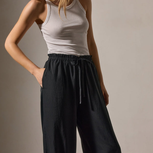 Matte Polyester Paper Bag Pant in Black | James Perse Los Angeles