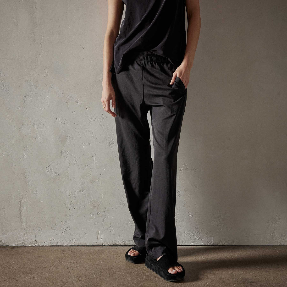 Monterey Trouser in Black | James Perse Los Angeles