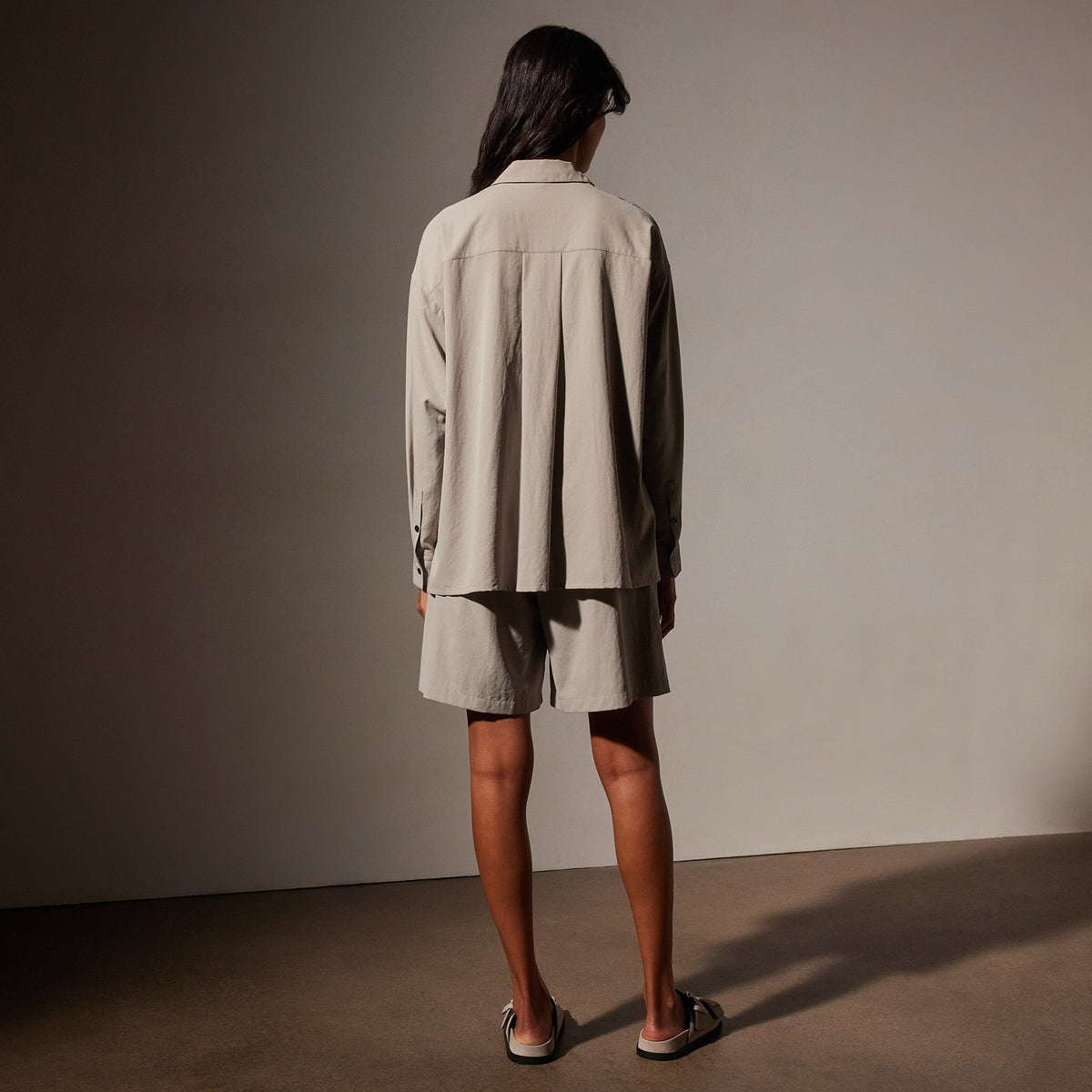 Lightweight Matte Satin Fluid Shirt in Mineral | James Perse Los Angeles