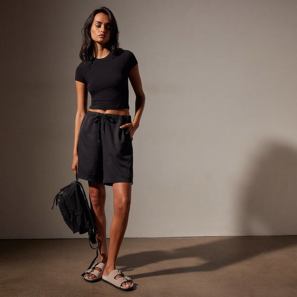 Lightweight Matte Sateen Short in Black | James Perse in Los Angeles