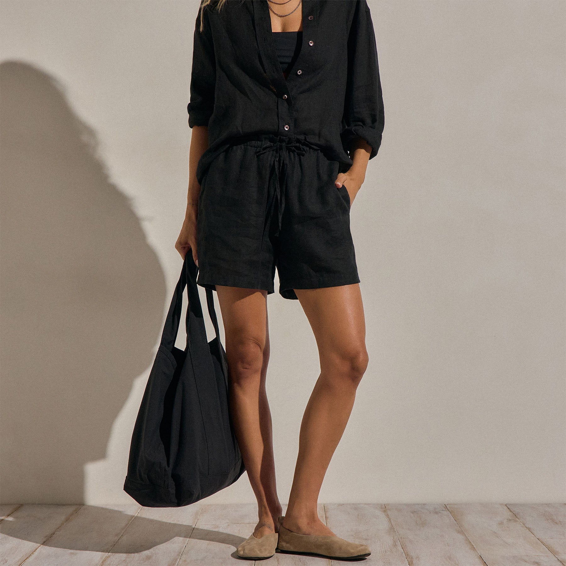 Linen Short in Black | James Perse Los Angeles