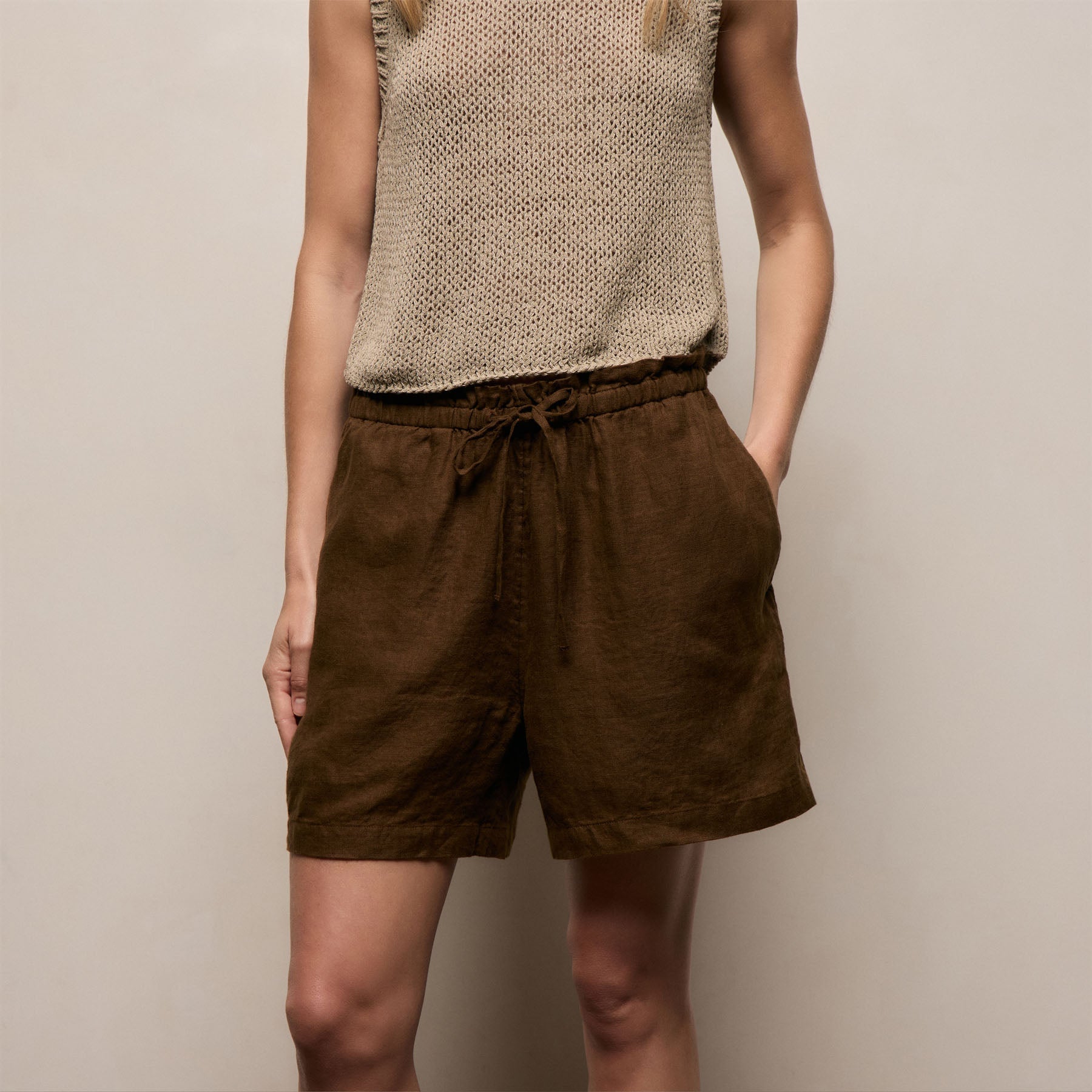 Linen Short in Cocoa | James Perse Los Angeles
