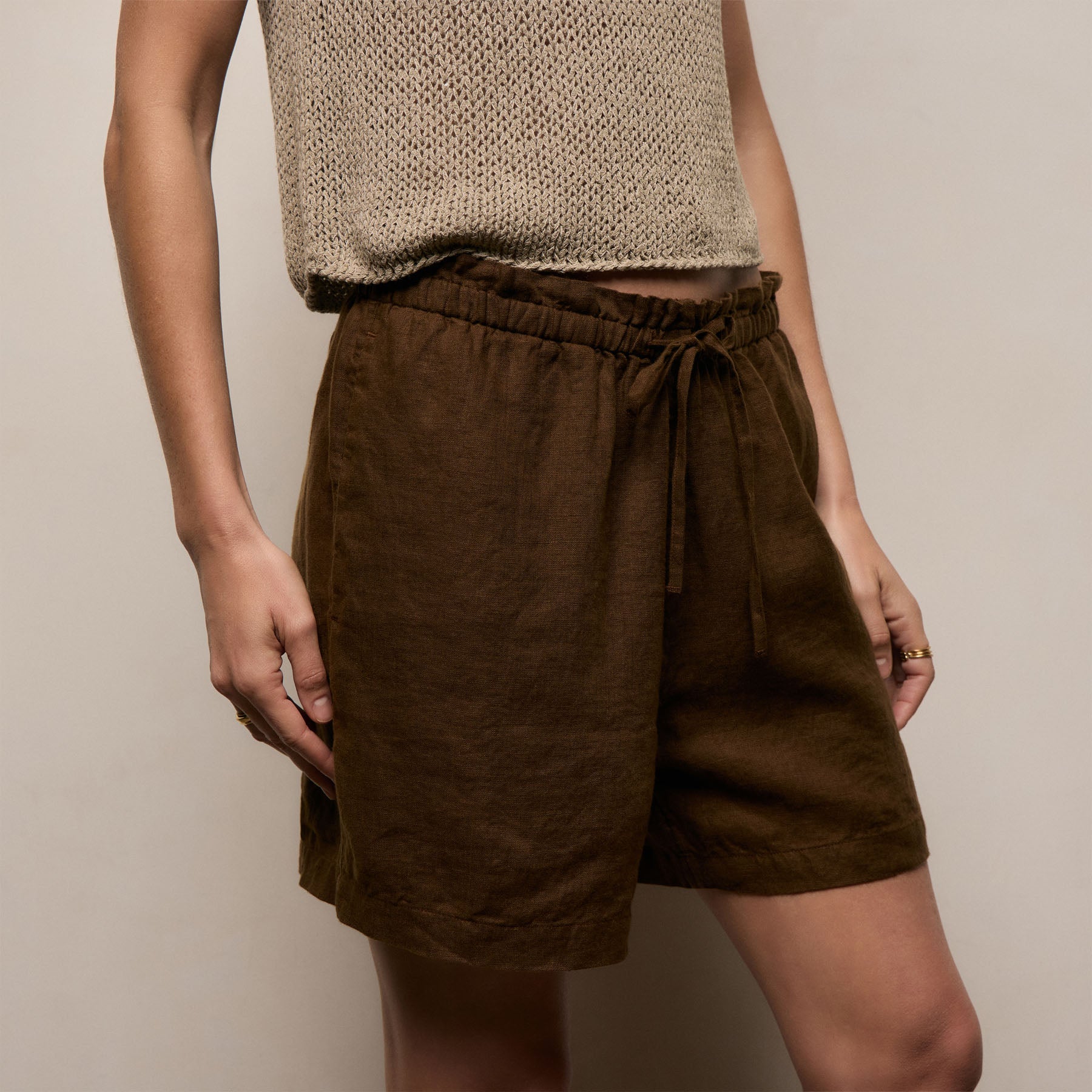 Linen Short in Cocoa | James Perse Los Angeles