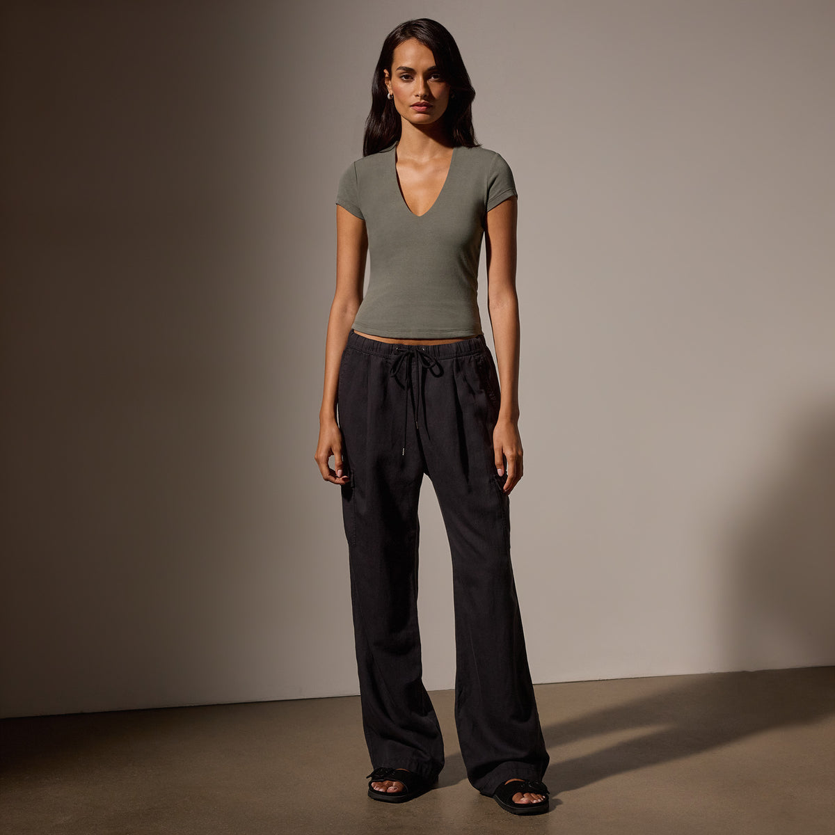 Double Front Short Sleeve Deep V Tee in Palm | James Perse Los Angeles
