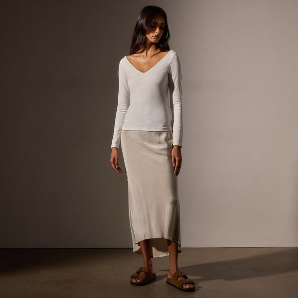Stretch Lotus Rib Wide V Knit Top in White | James Perse Los Angeles