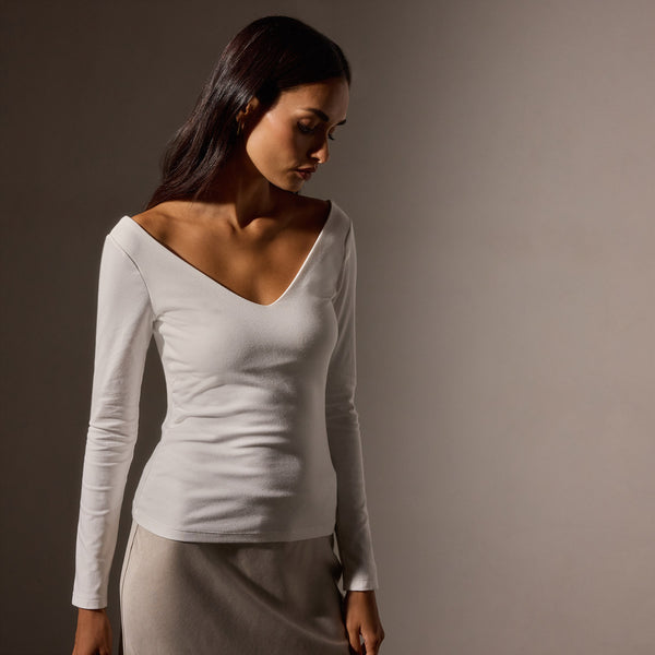 Stretch Lotus Rib Wide V Knit Top in White | James Perse Los Angeles